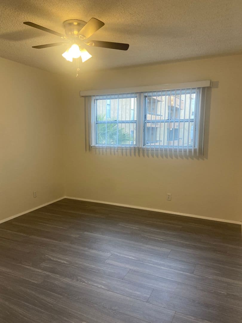 Burbank Apartment: 1719-1723 Grismer Ave.