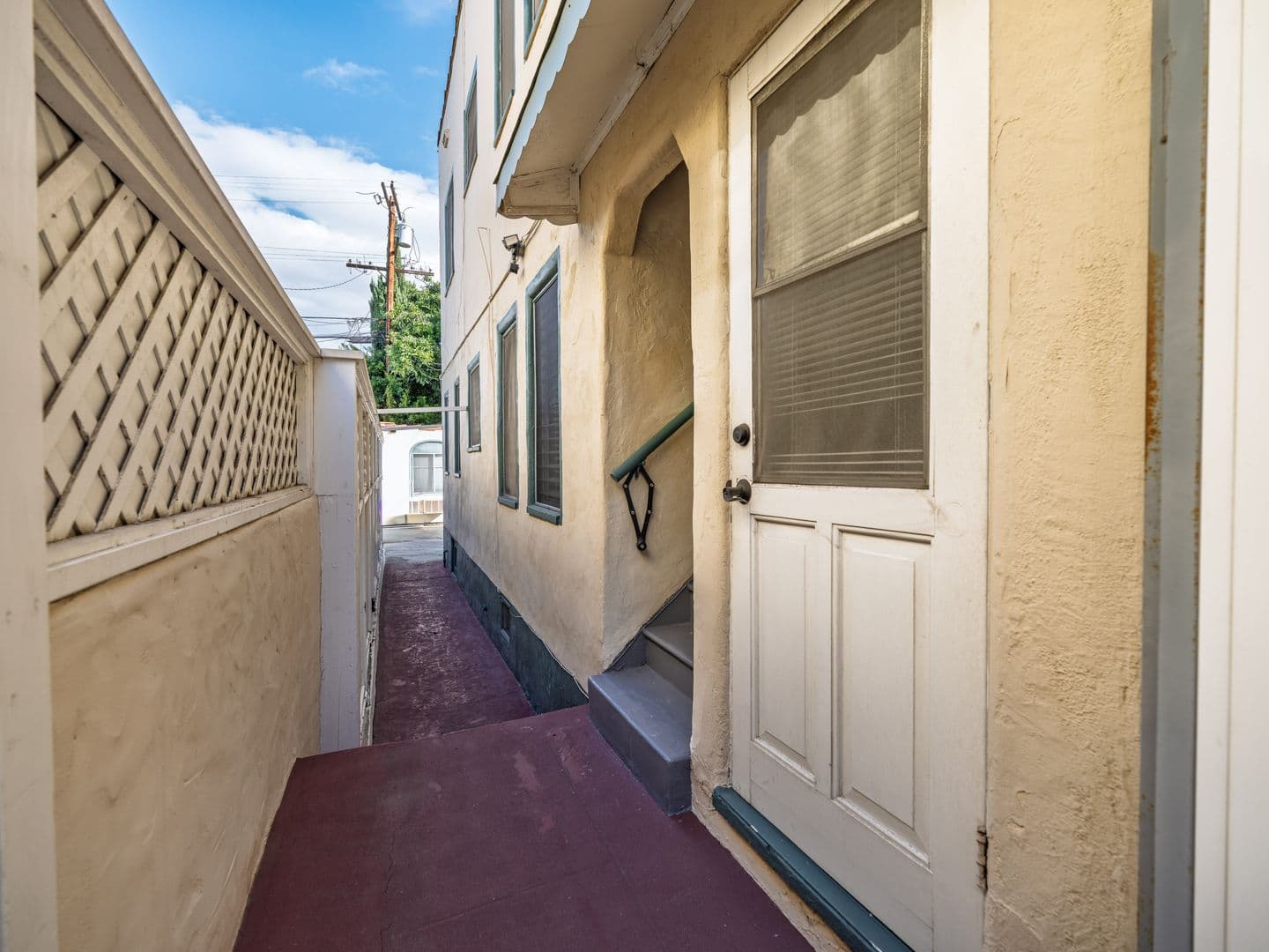 Beverly Hills Apartment: 152 North Arnaz Drive