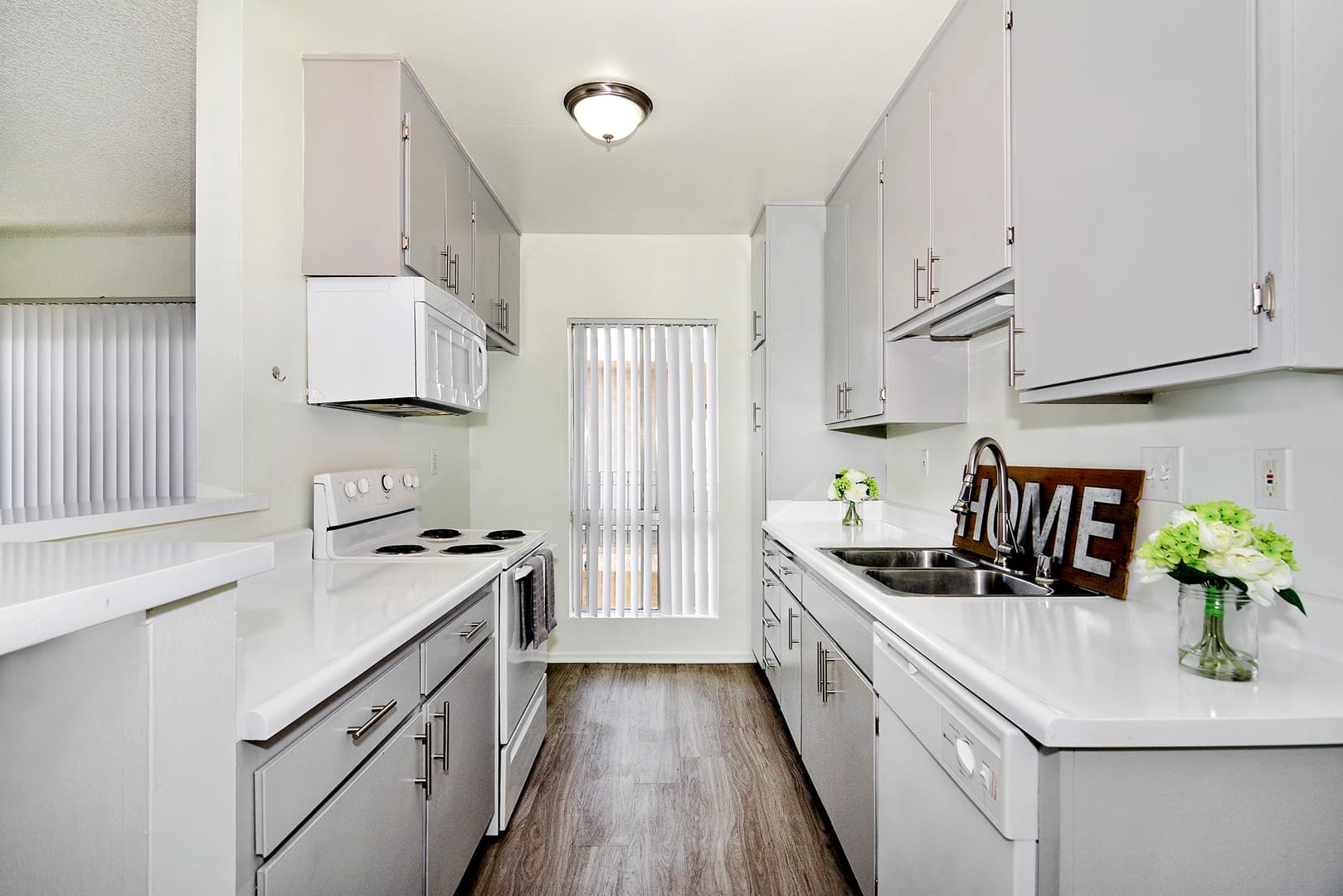 Encino Apartment: 5417 & 5425 Zelzah Avenue