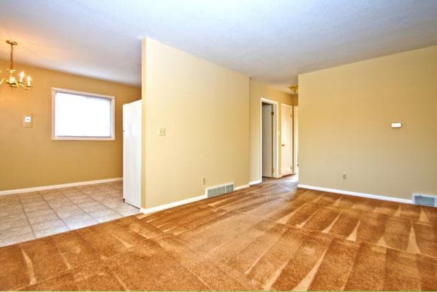 Bettendorf Apartment: 2950 Hawthorne Dr