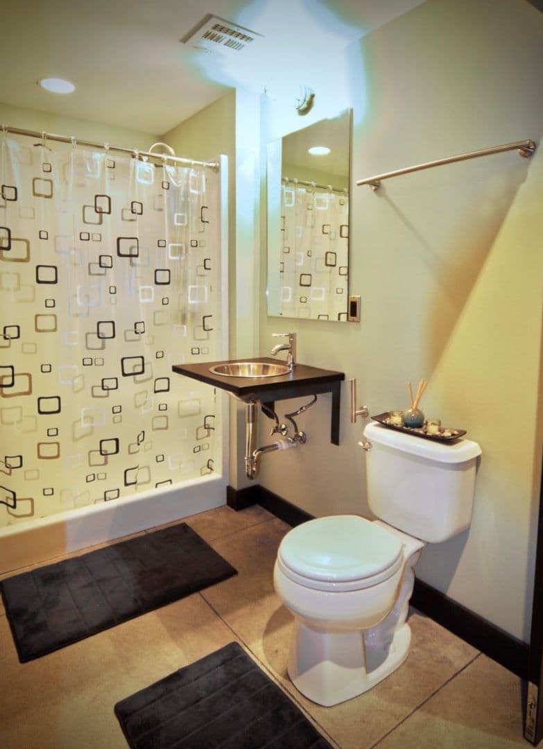 Manhattan Apartment: 2005 Tecumseh Rd