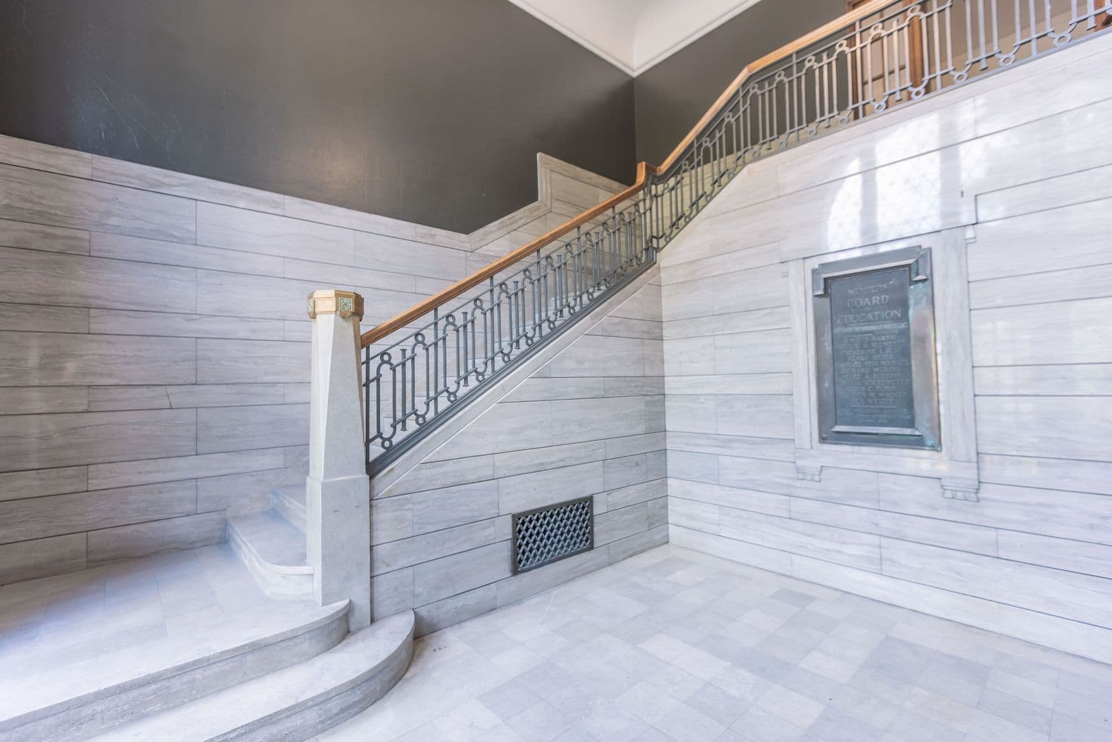 St. Louis Apartment: 7135 Canterbury Ave