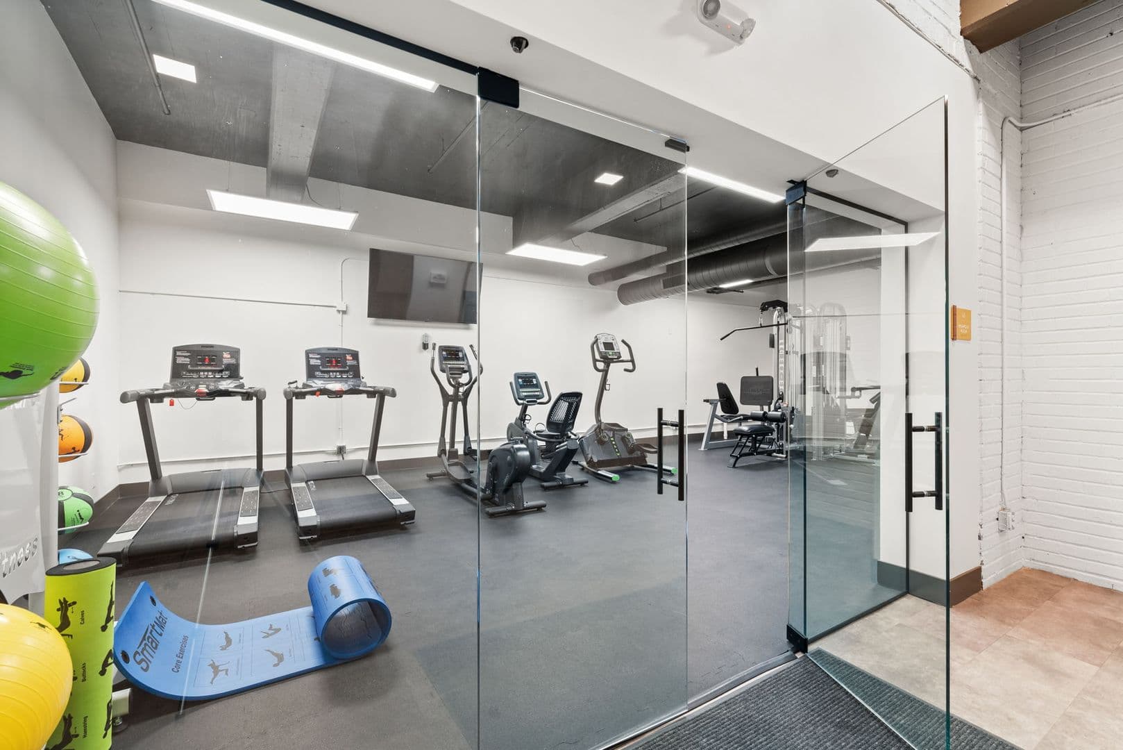 St. Louis Apartment: 7135 Canterbury Ave