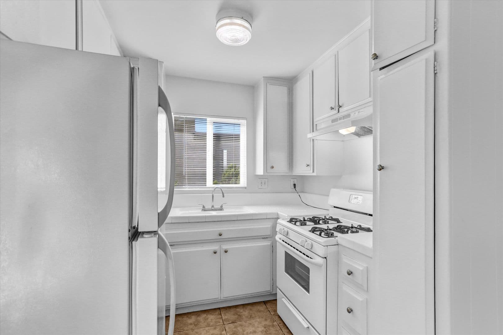 San Diego Apartment: 4160 Hamilton Street