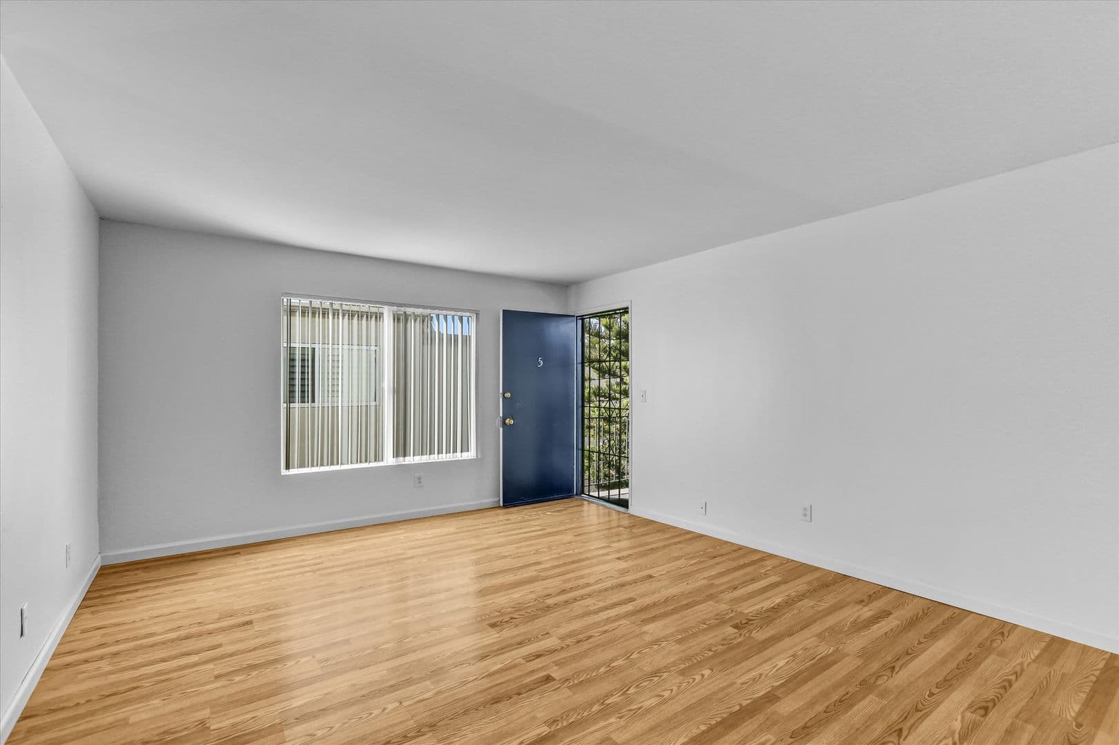 San Diego Apartment: 4160 Hamilton Street