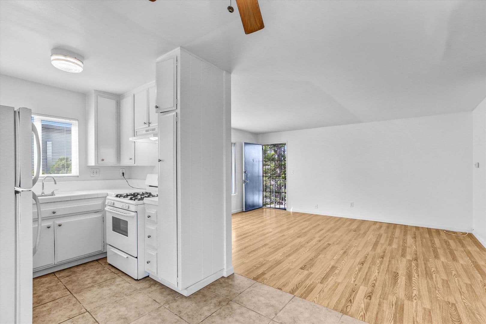 San Diego Apartment: 4160 Hamilton Street