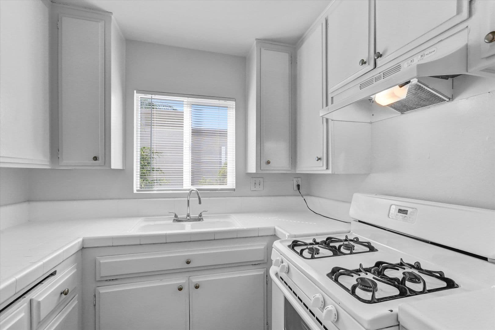 San Diego Apartment: 4160 Hamilton Street