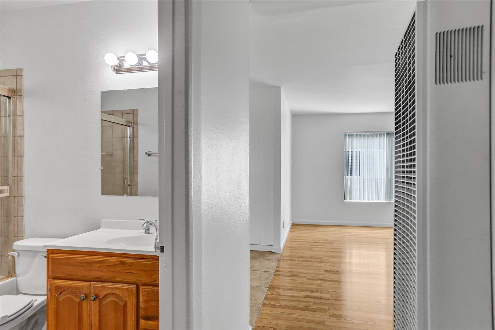 San Diego Apartment: 4160 Hamilton Street
