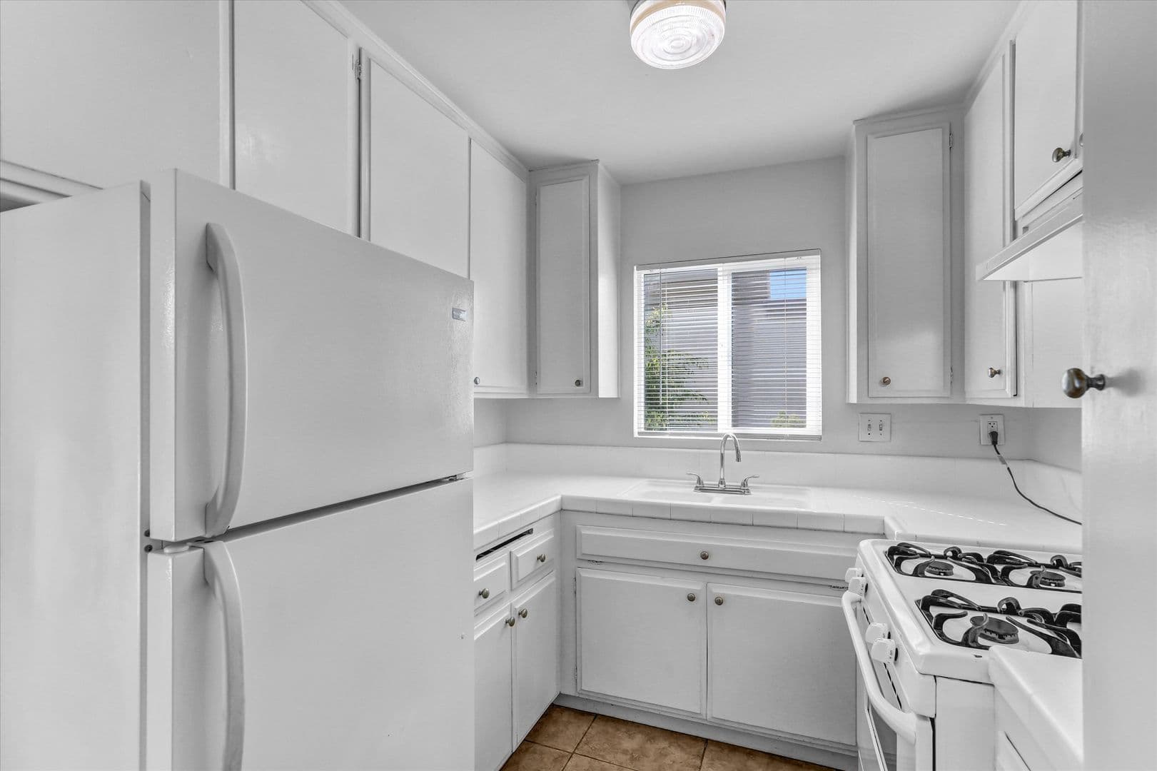 San Diego Apartment: 4160 Hamilton Street