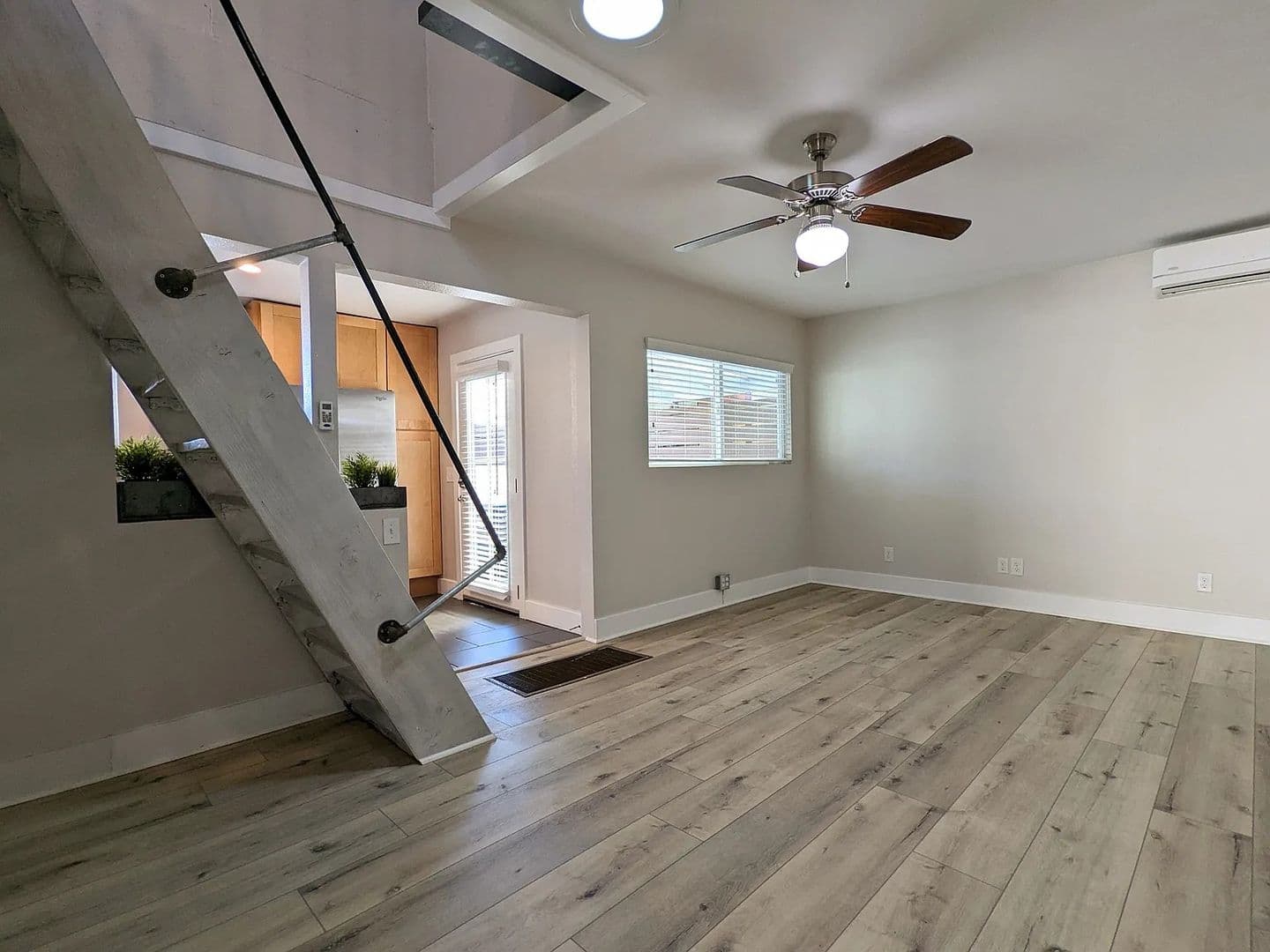 San Diego House: 4321 1/2 Louisiana St