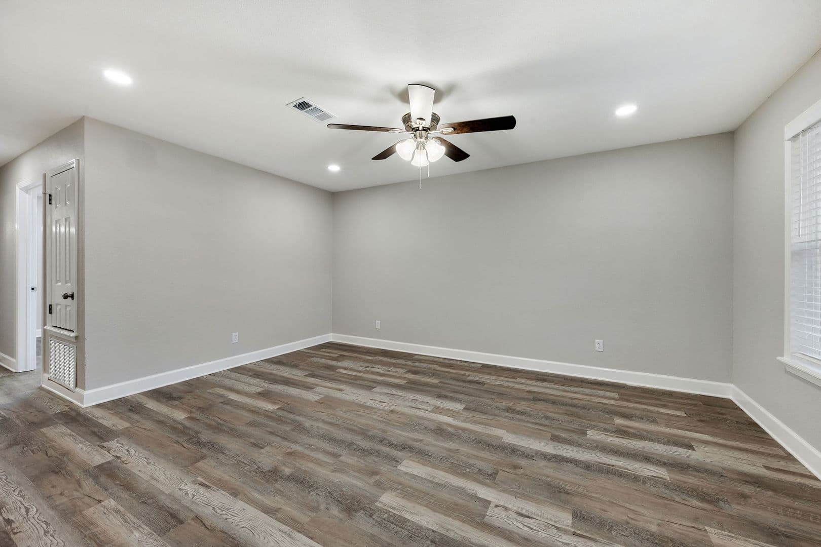 College Station Apartment: 1005 Summer Court Circle