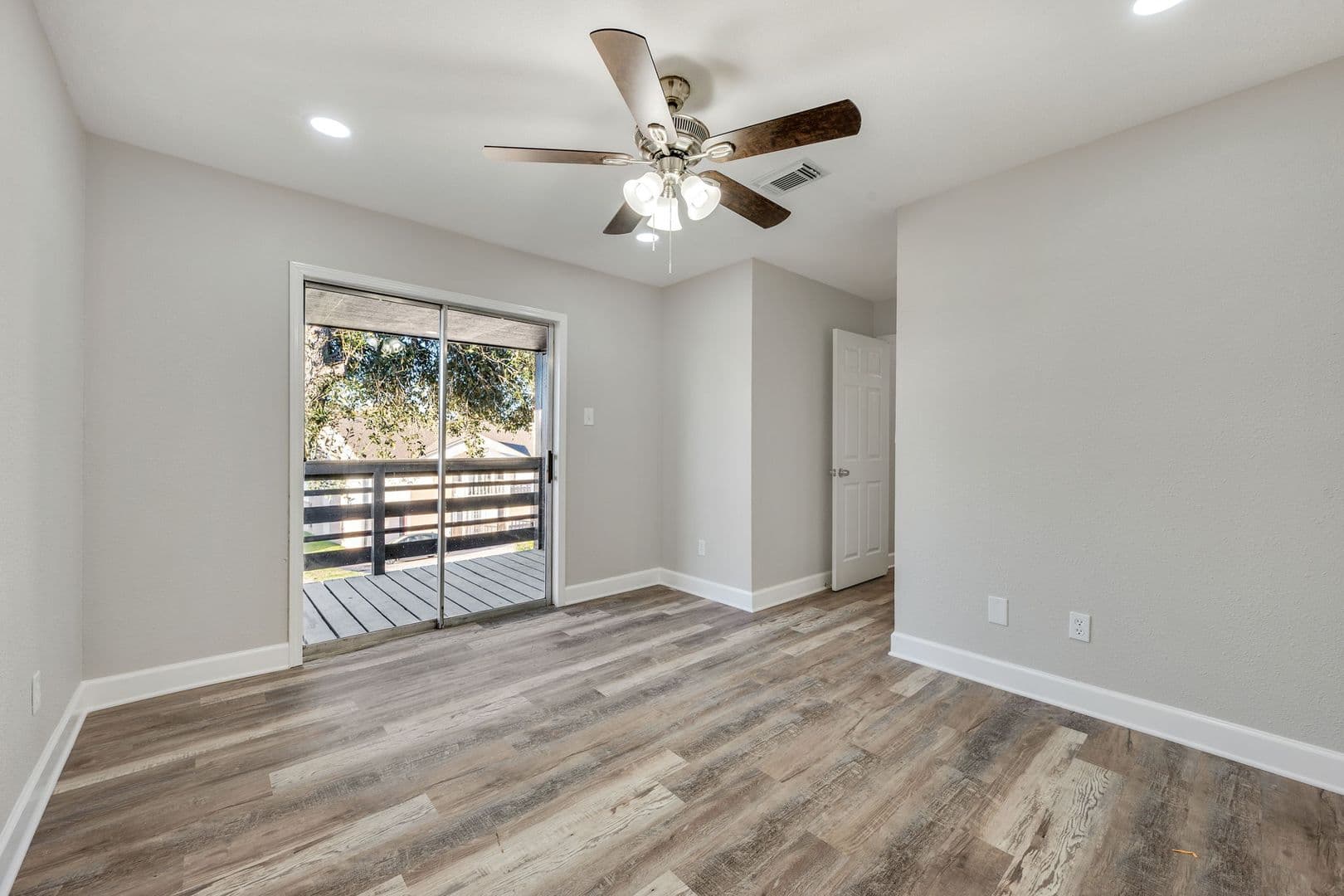 College Station Apartment: 1005 Summer Court Circle