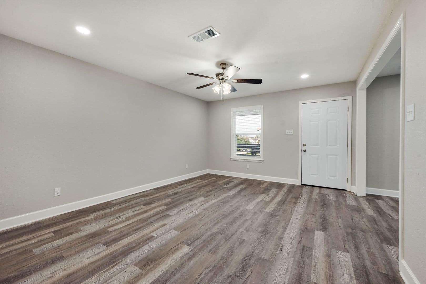 College Station Apartment: 1005 Summer Court Circle