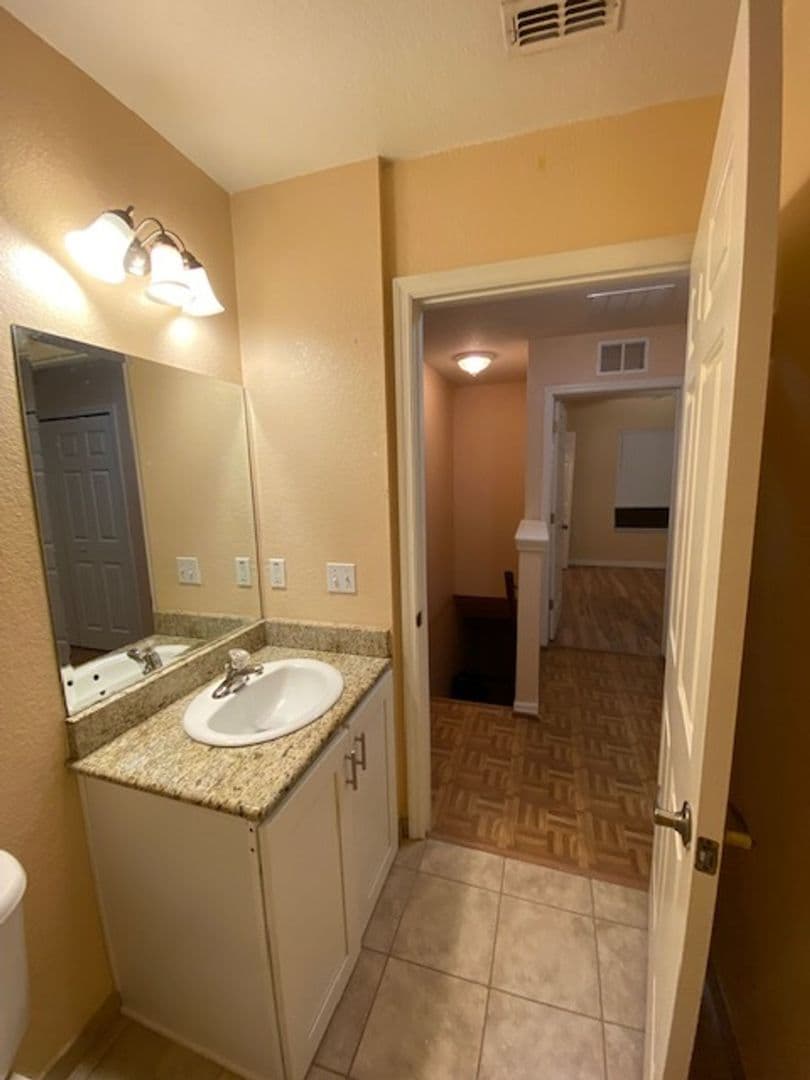 Bunnell Apartment: 4600 E. Moody Blvd
