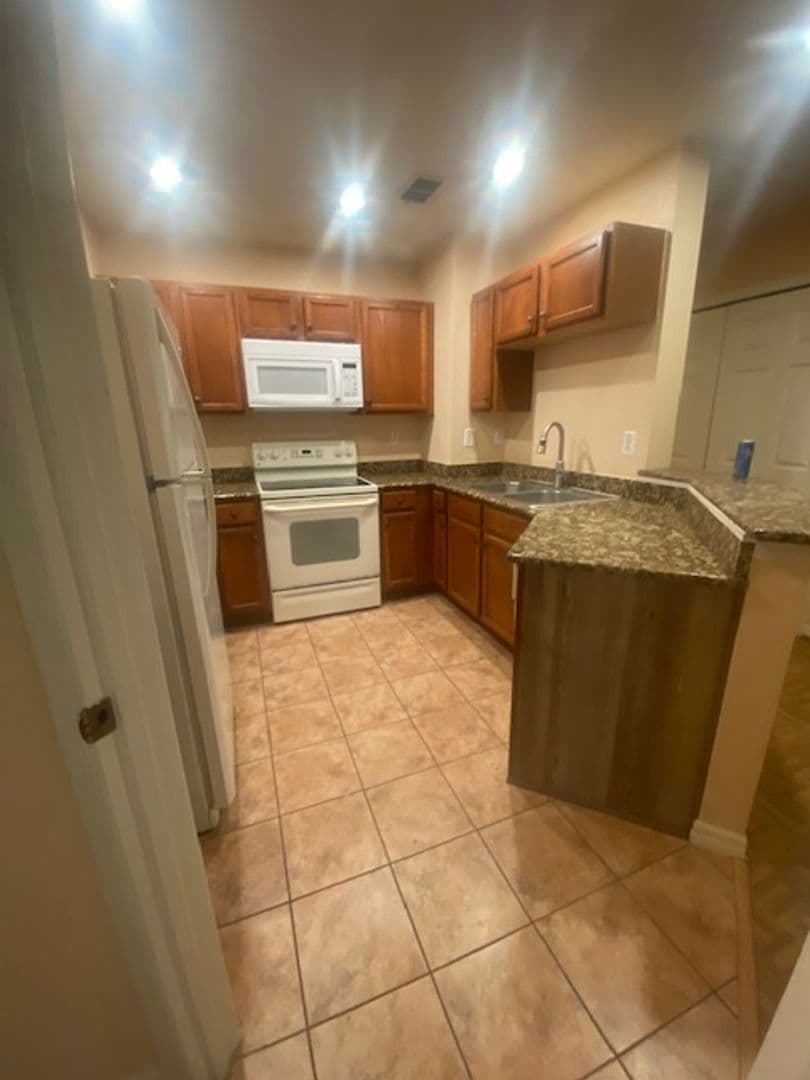 Bunnell Apartment: 4600 E. Moody Blvd