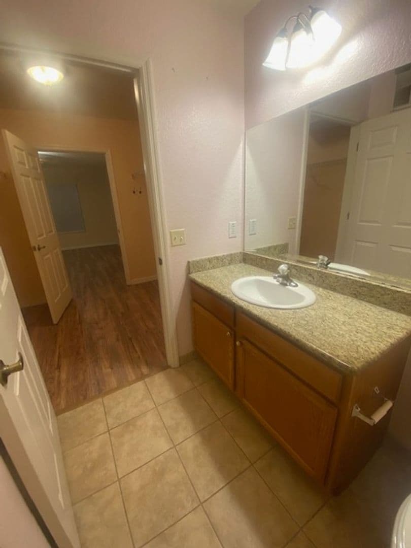Bunnell Apartment: 4600 E. Moody Blvd