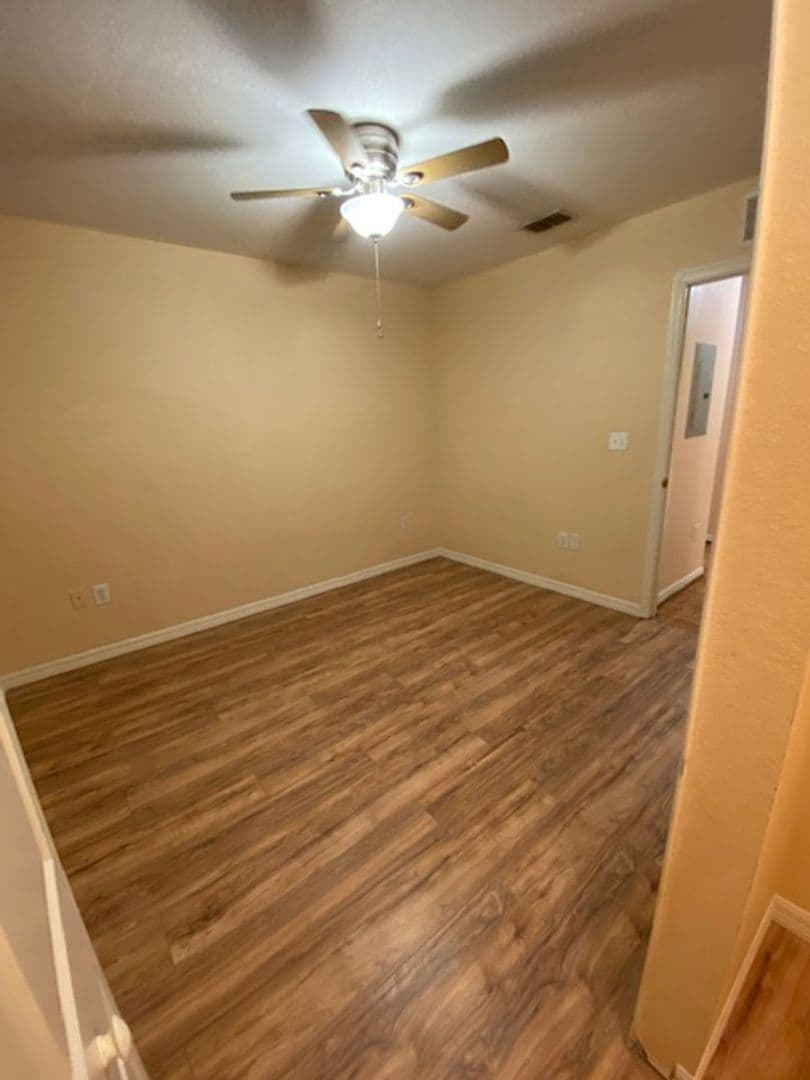 Bunnell Apartment: 4600 E. Moody Blvd