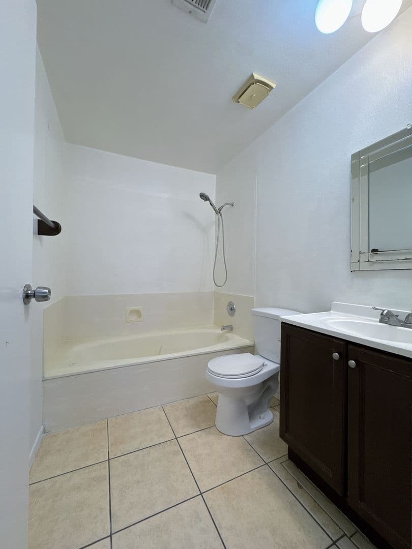 Las Vegas House: 6659 West Tropicana Avenue