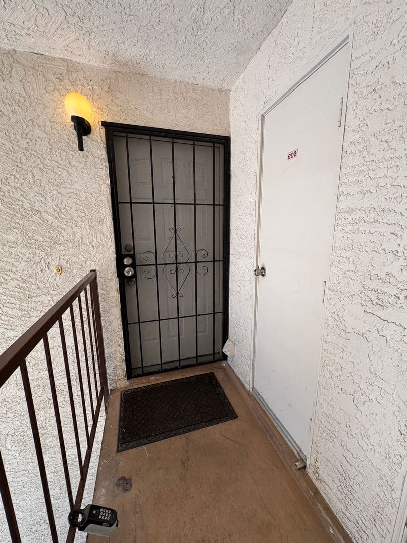 Las Vegas House: 6659 West Tropicana Avenue