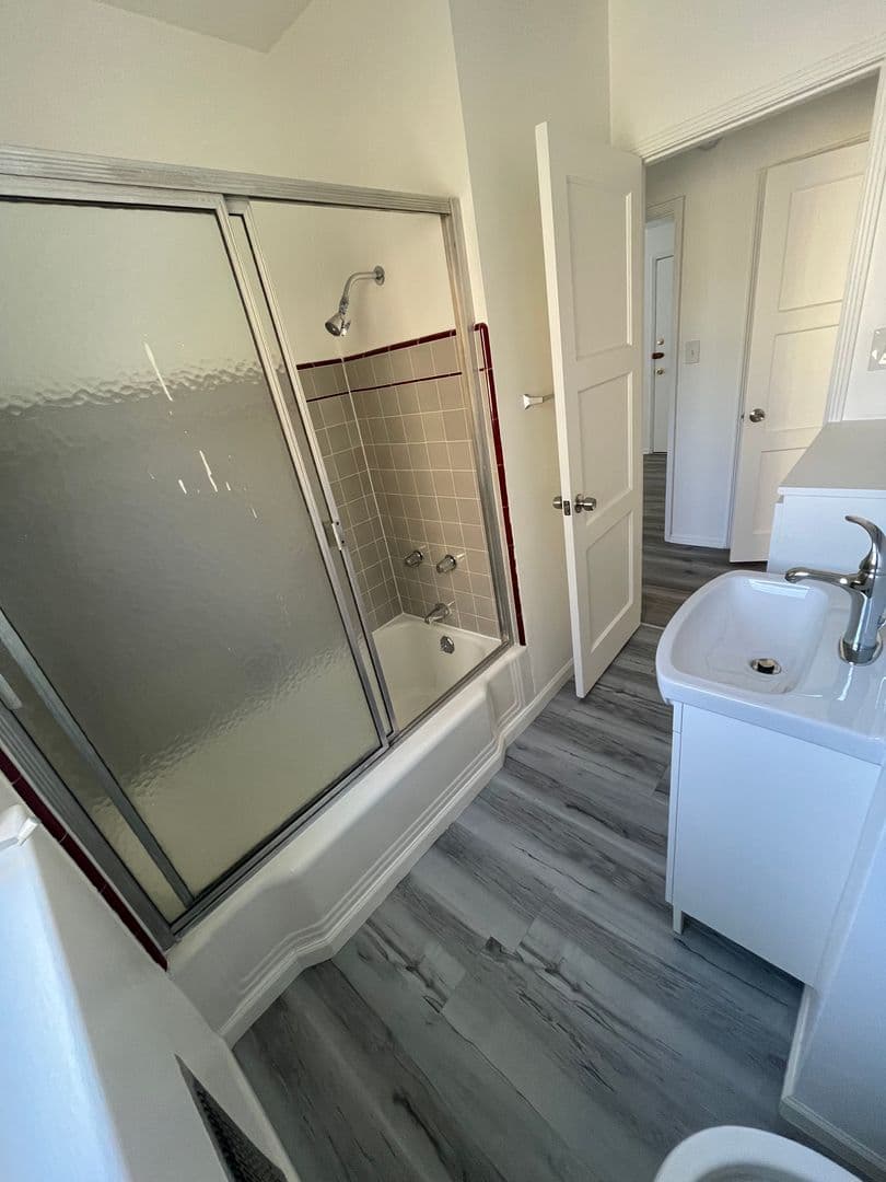 Los Angeles Apartment: 330 - 360 S. Mariposa Ave.