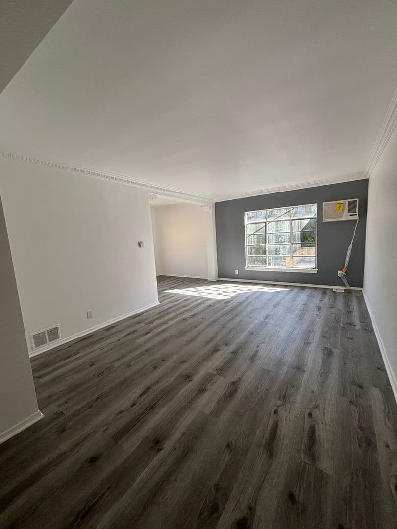 Los Angeles Apartment: 330 - 360 S. Mariposa Ave.