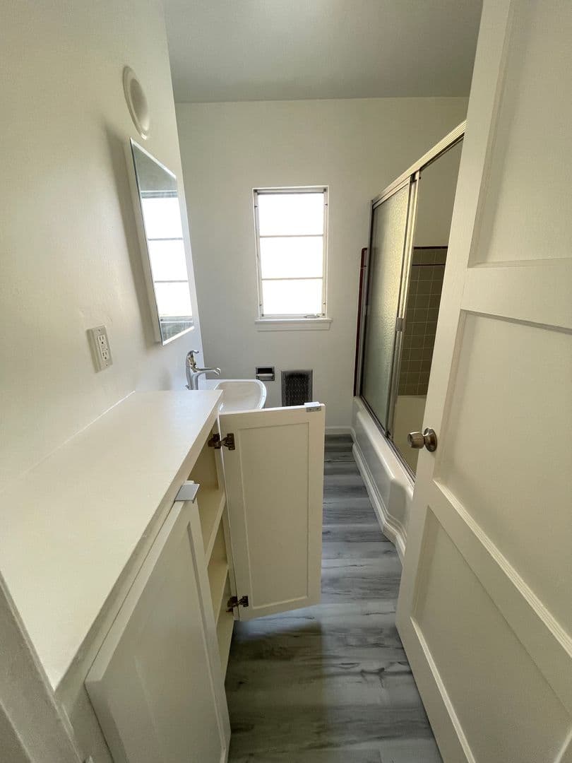 Los Angeles Apartment: 330 - 360 S. Mariposa Ave.