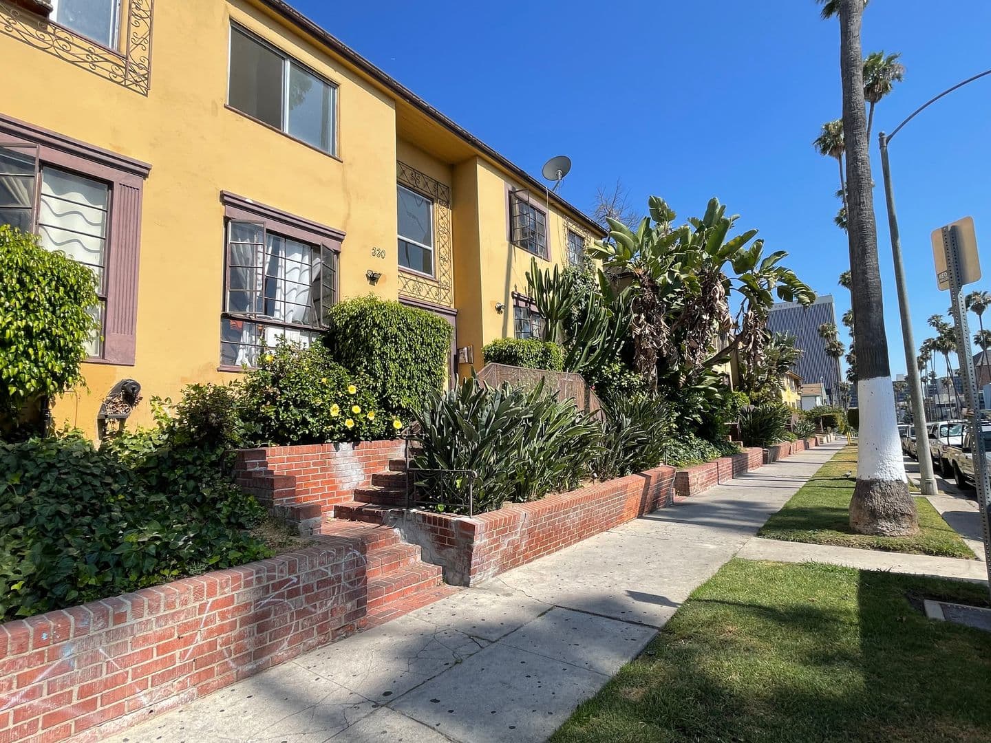 Los Angeles Apartment: 330 - 360 S. Mariposa Ave.