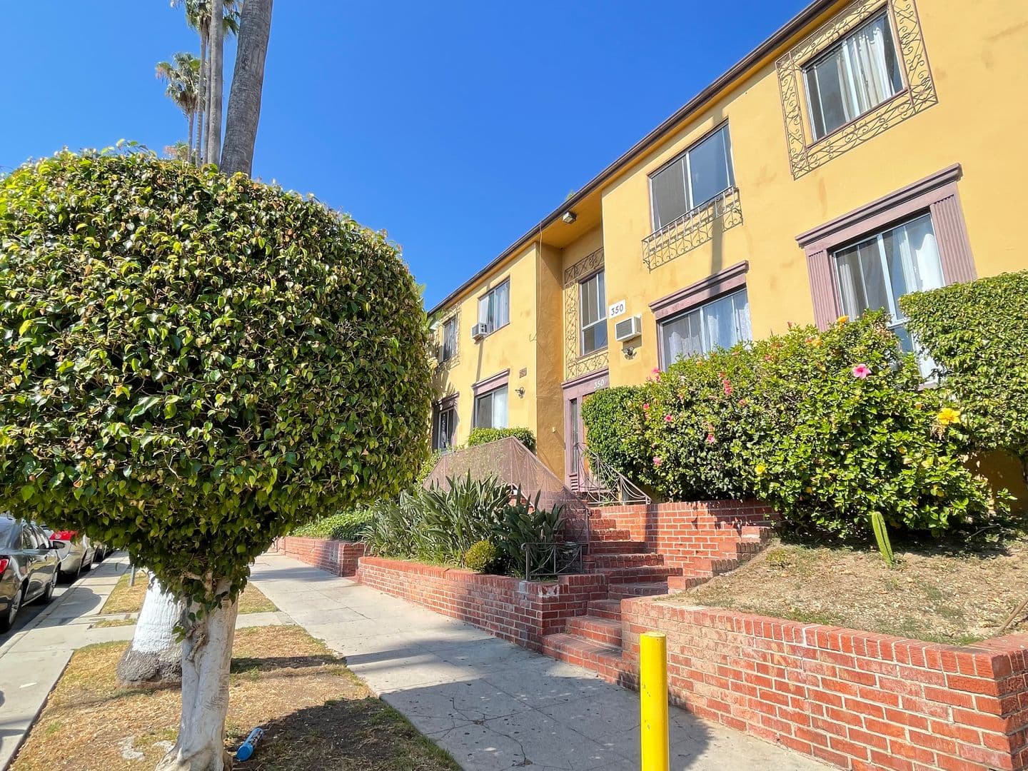 Los Angeles Apartment: 330 - 360 S. Mariposa Ave.