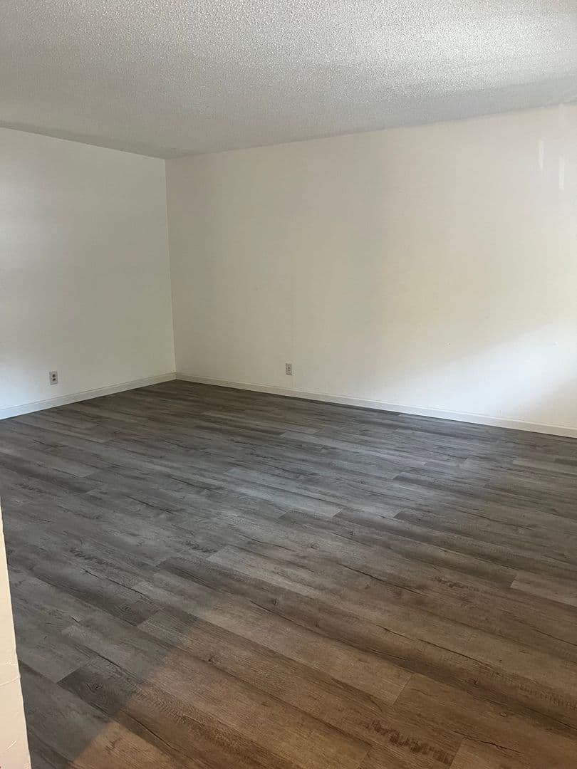 Sonora Apartment: 172 Columbia Way