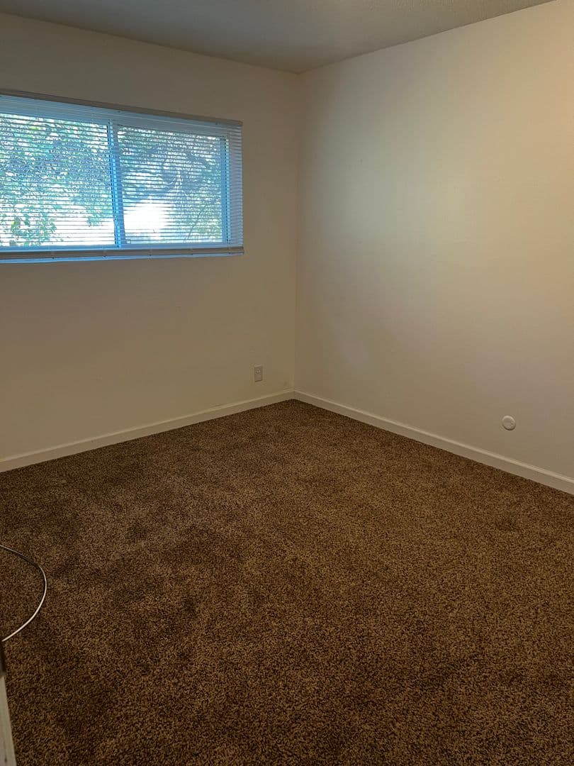 Sonora Apartment: 172 Columbia Way
