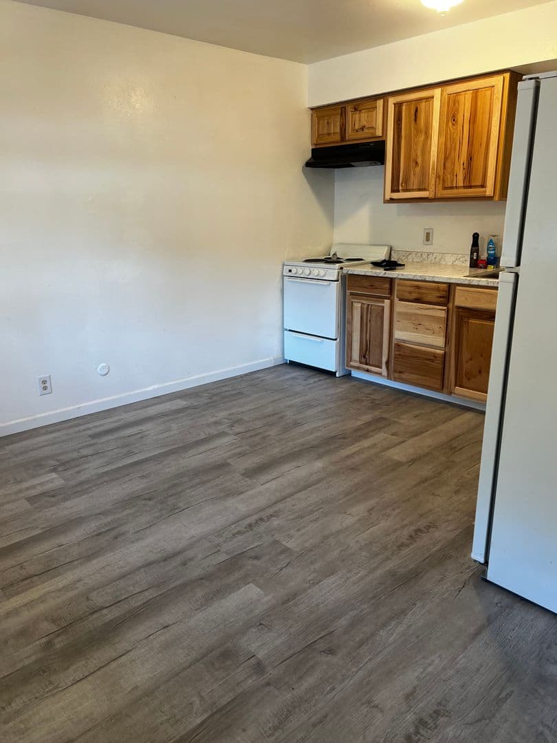 Sonora Apartment: 172 Columbia Way