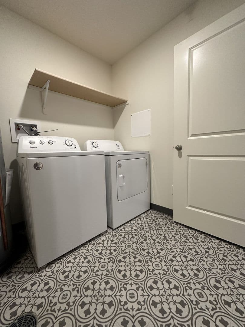 Lincoln Apartment: 2710 Starr St