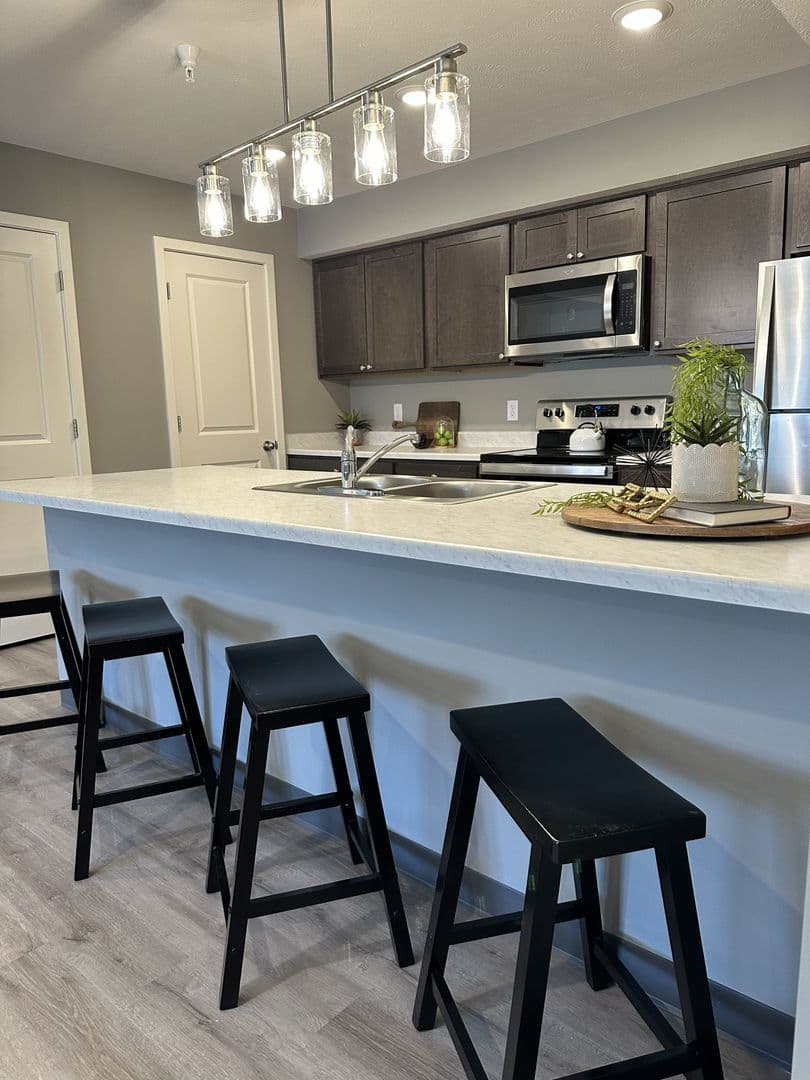 Lincoln Apartment: 2310 W St.