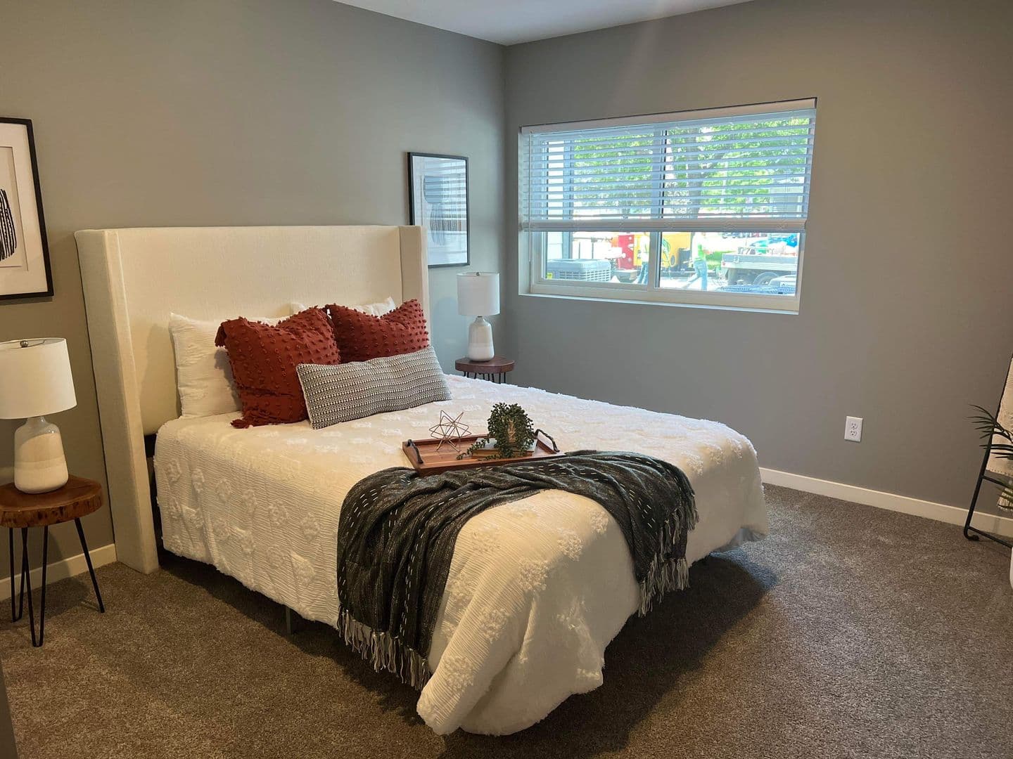 Lincoln Apartment: 2710 Starr St