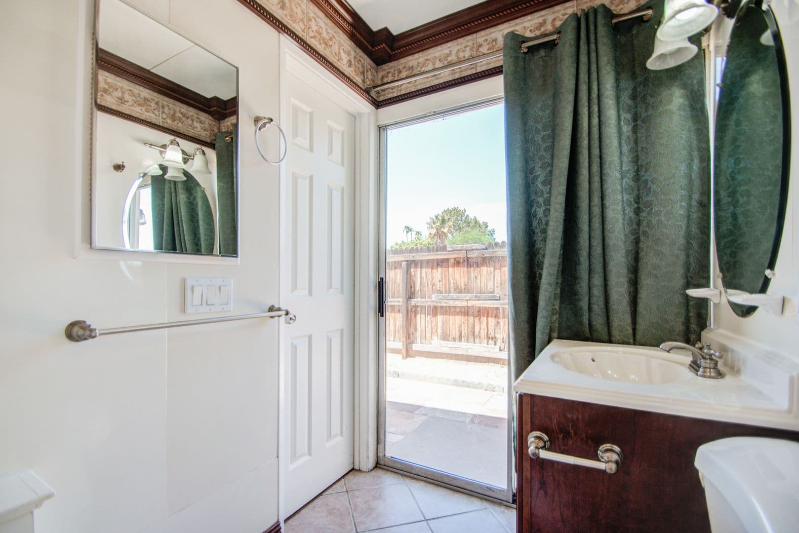 Glendale House: 5321 W Eugie Ave