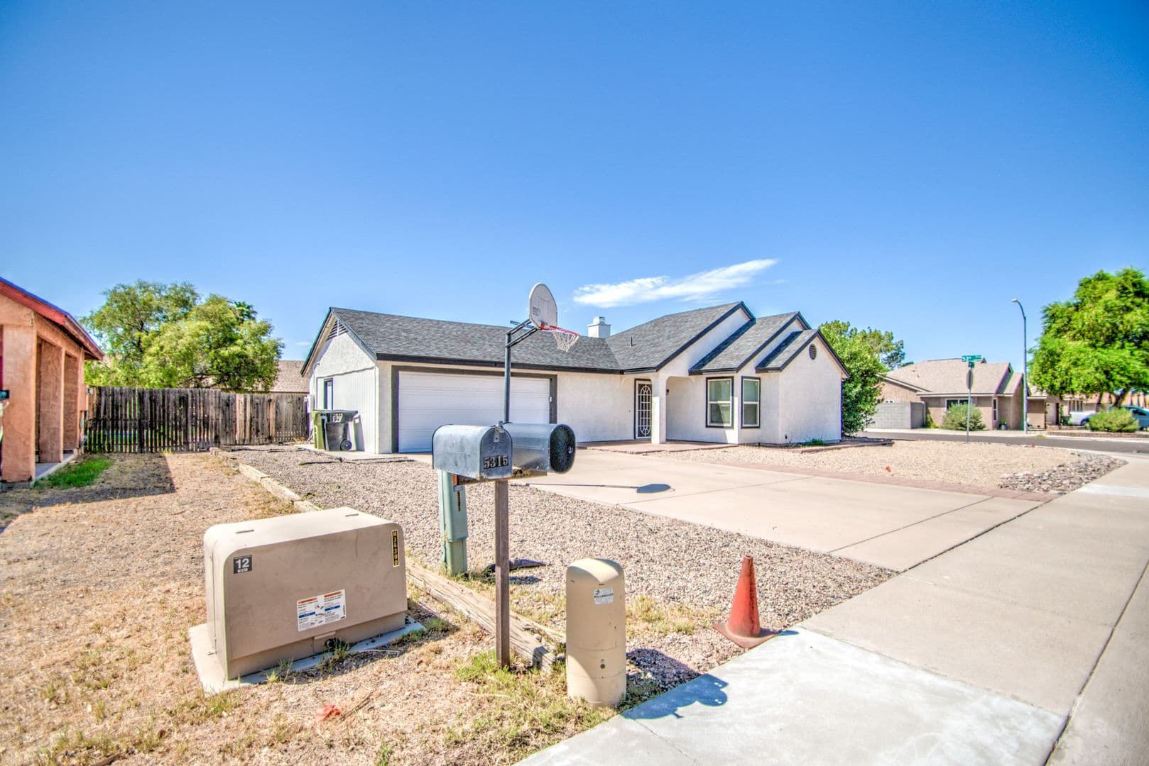 Glendale House: 5321 W Eugie Ave