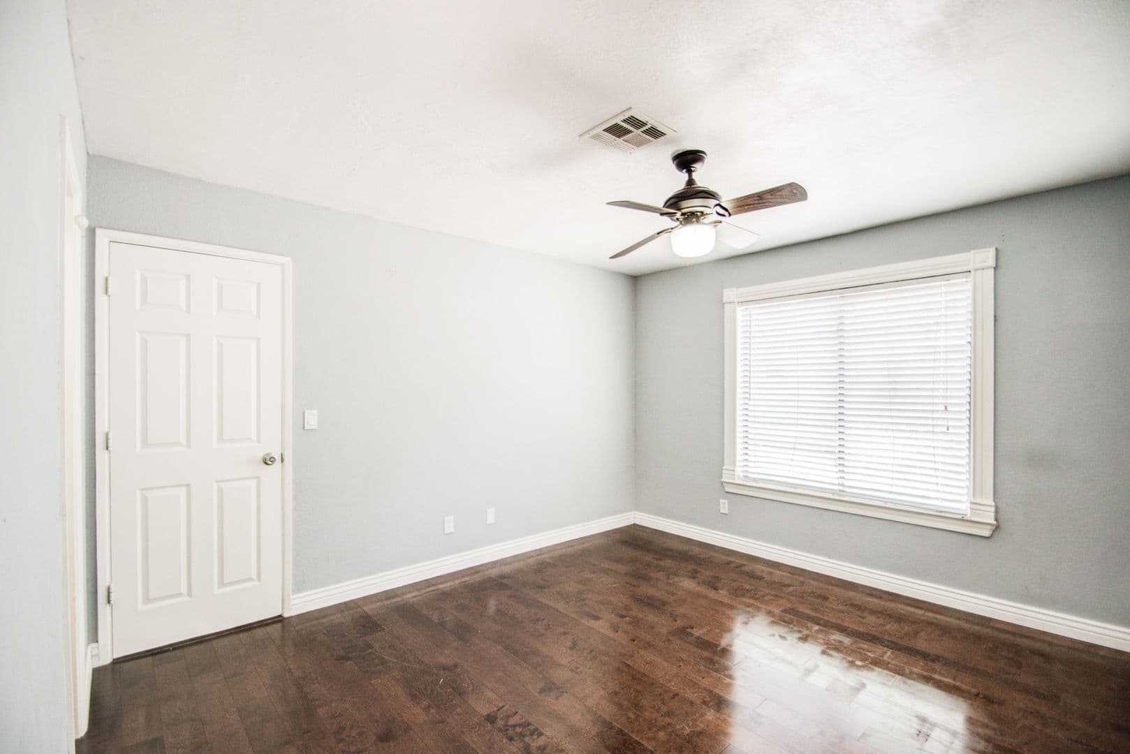 Glendale House: 5321 W Eugie Ave