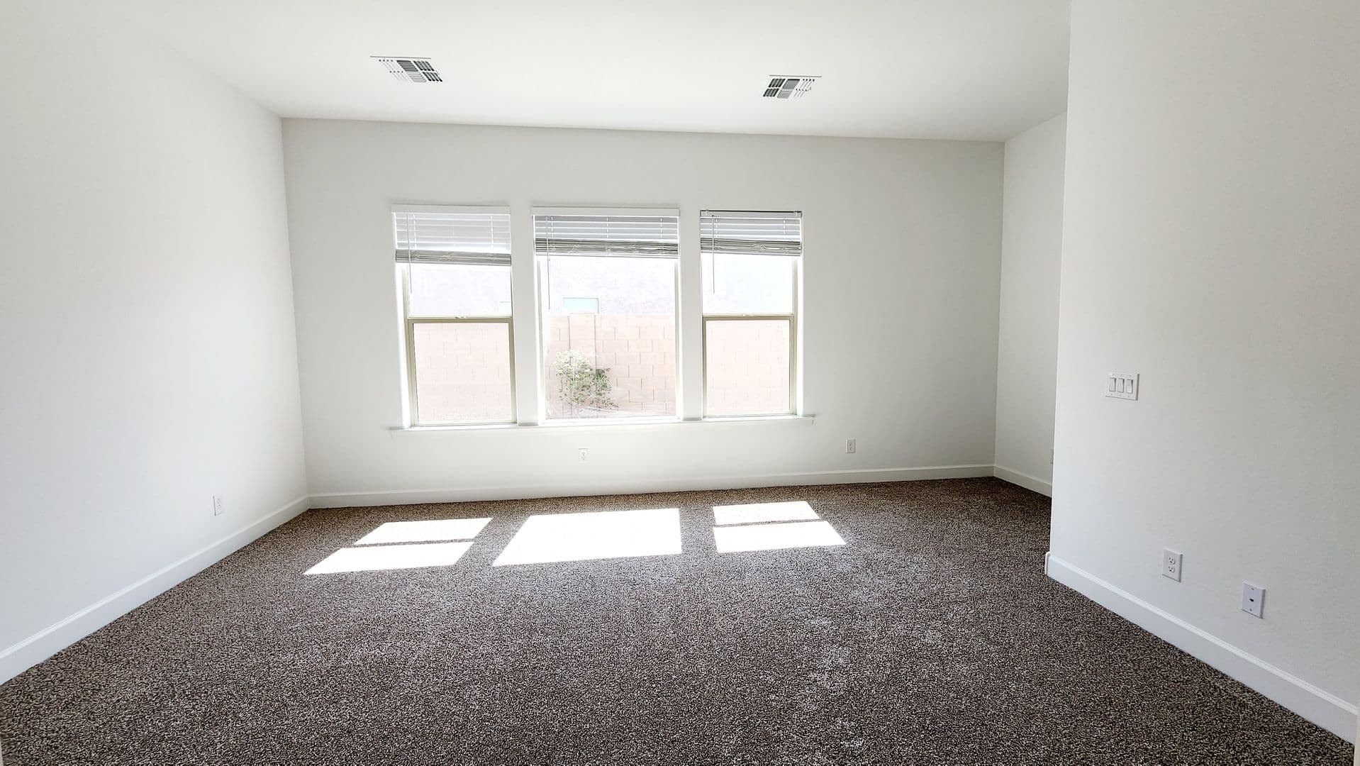 Litchfield Park House: 5603 N 194th Ave