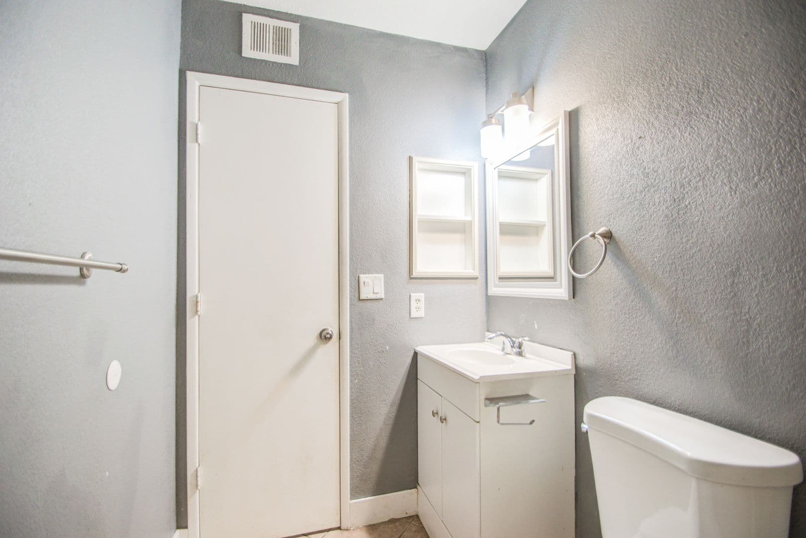 Glendale House: 5321 W Eugie Ave