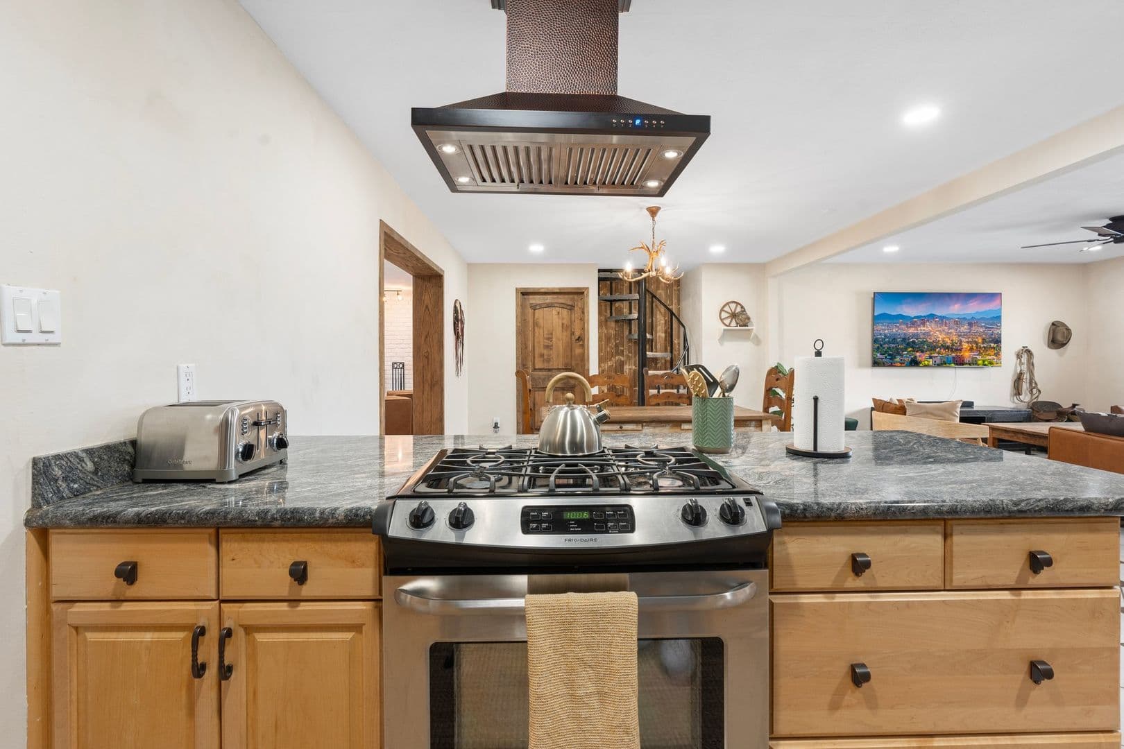 Tempe House: 9 E. Del Rio Drive