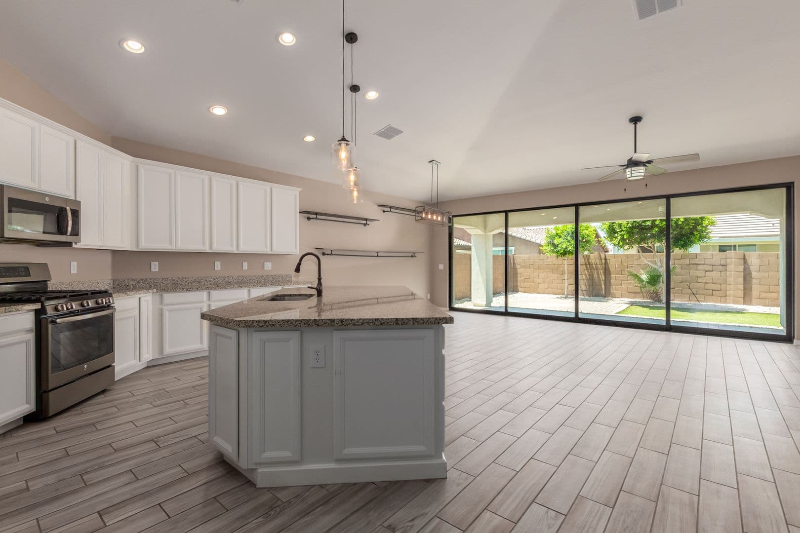 Mesa House: 10158 E THEOREM DR