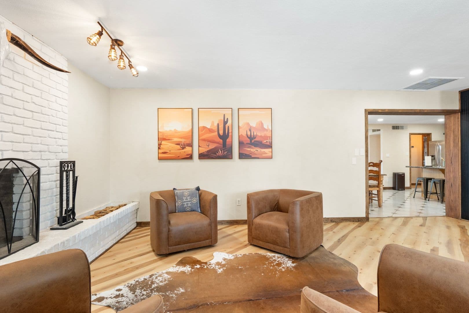 Tempe House: 9 E. Del Rio Drive