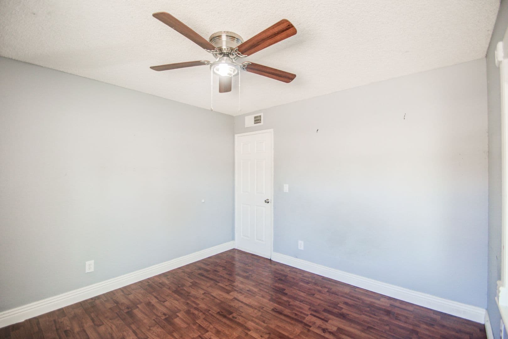 Glendale House: 5321 W Eugie Ave