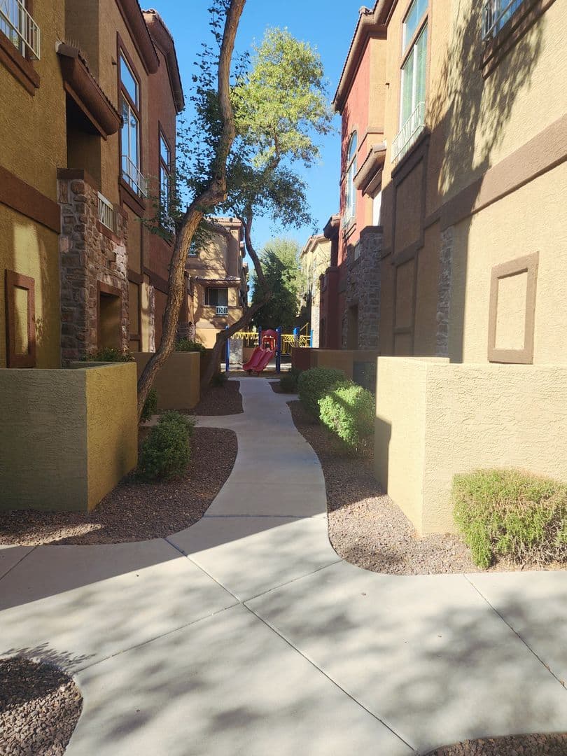 Phoenix Townhome: 1920 E Bell Rd Unit 1193