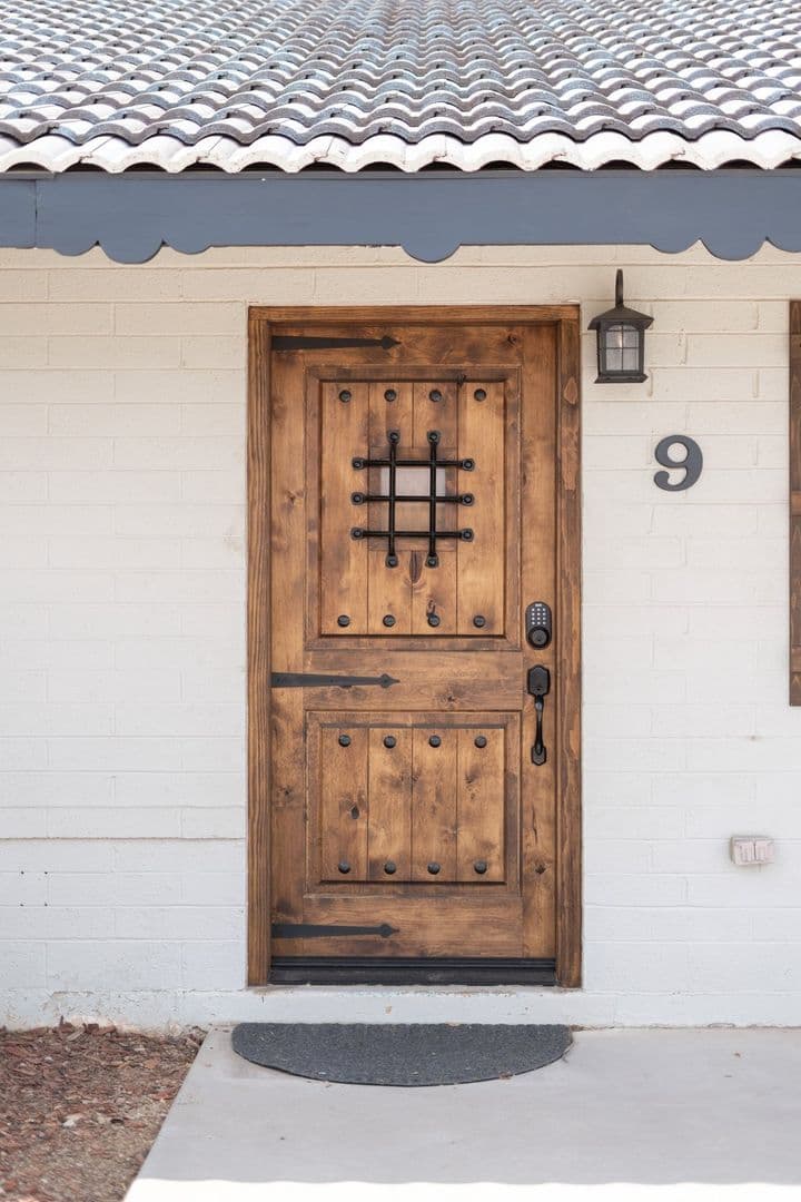 Tempe House: 9 E. Del Rio Drive