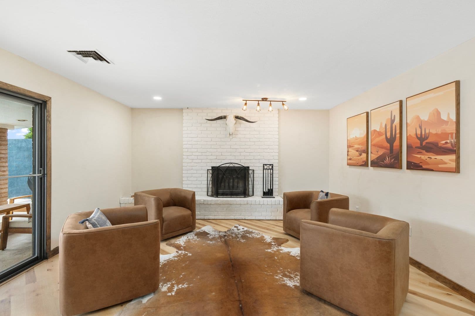 Tempe House: 9 E. Del Rio Drive