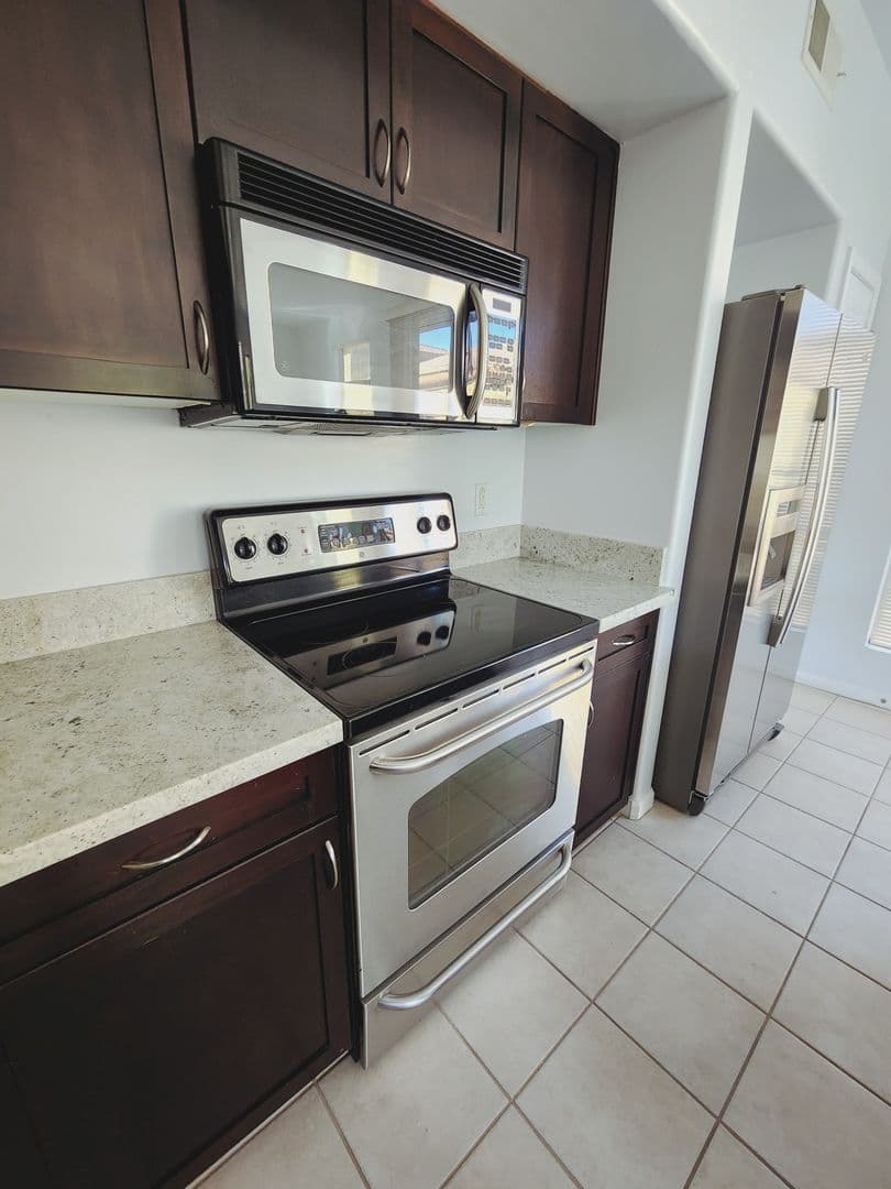Phoenix Townhome: 1920 E Bell Rd Unit 1193