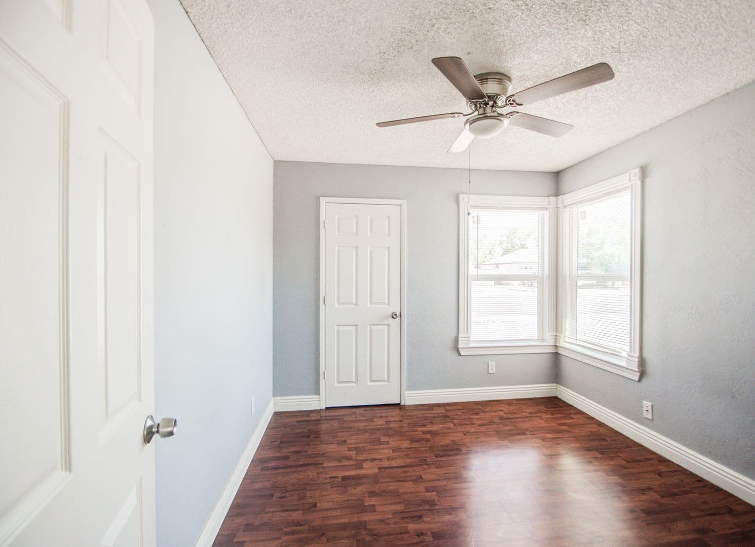 Glendale House: 5321 W Eugie Ave