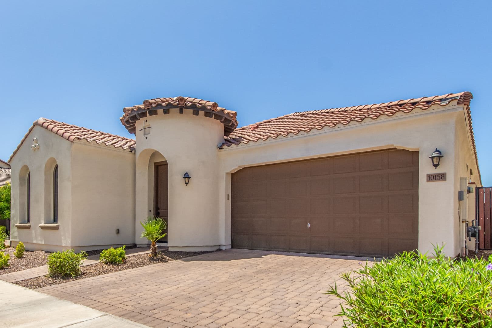 Mesa House: 10158 E THEOREM DR