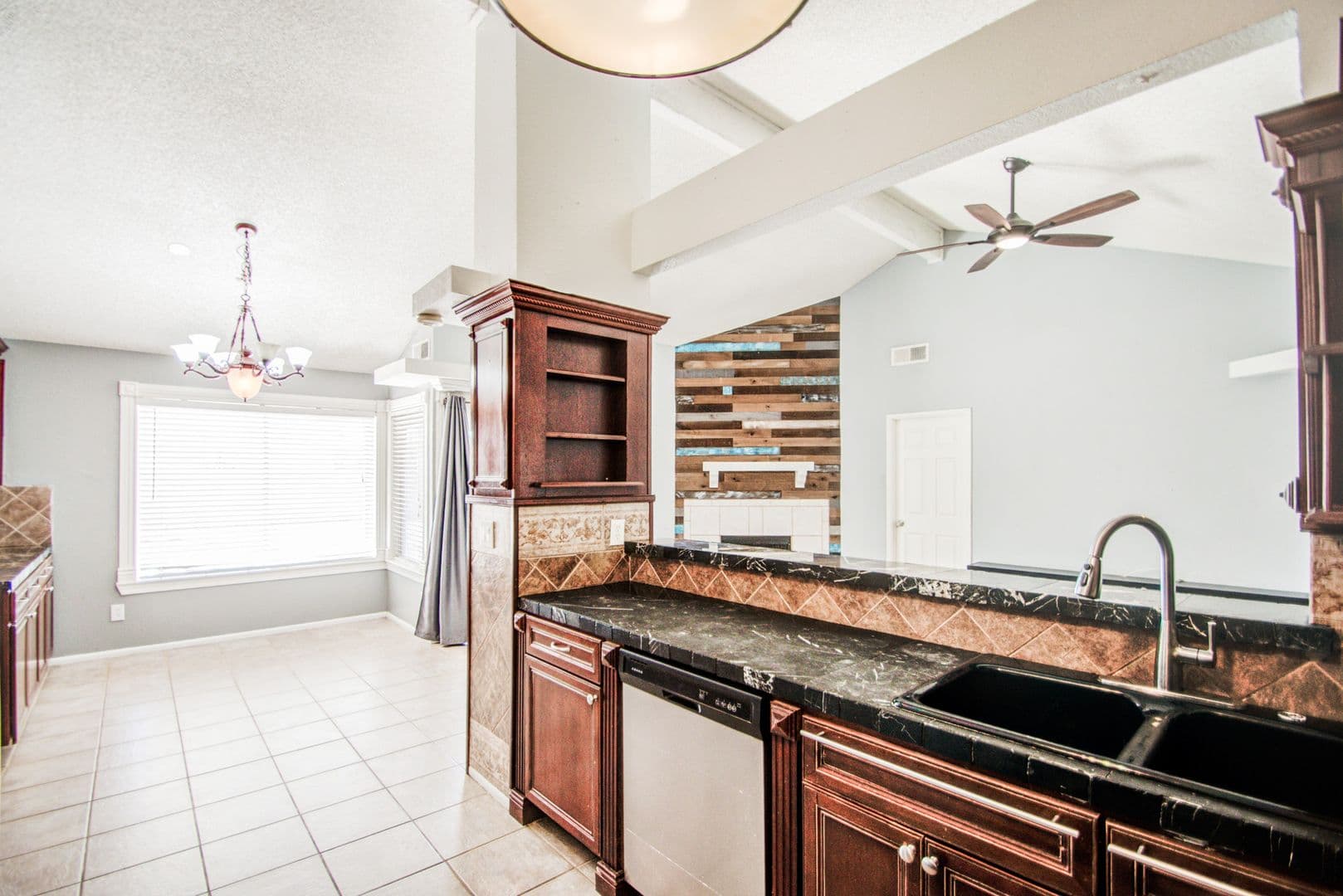 Glendale House: 5321 W Eugie Ave